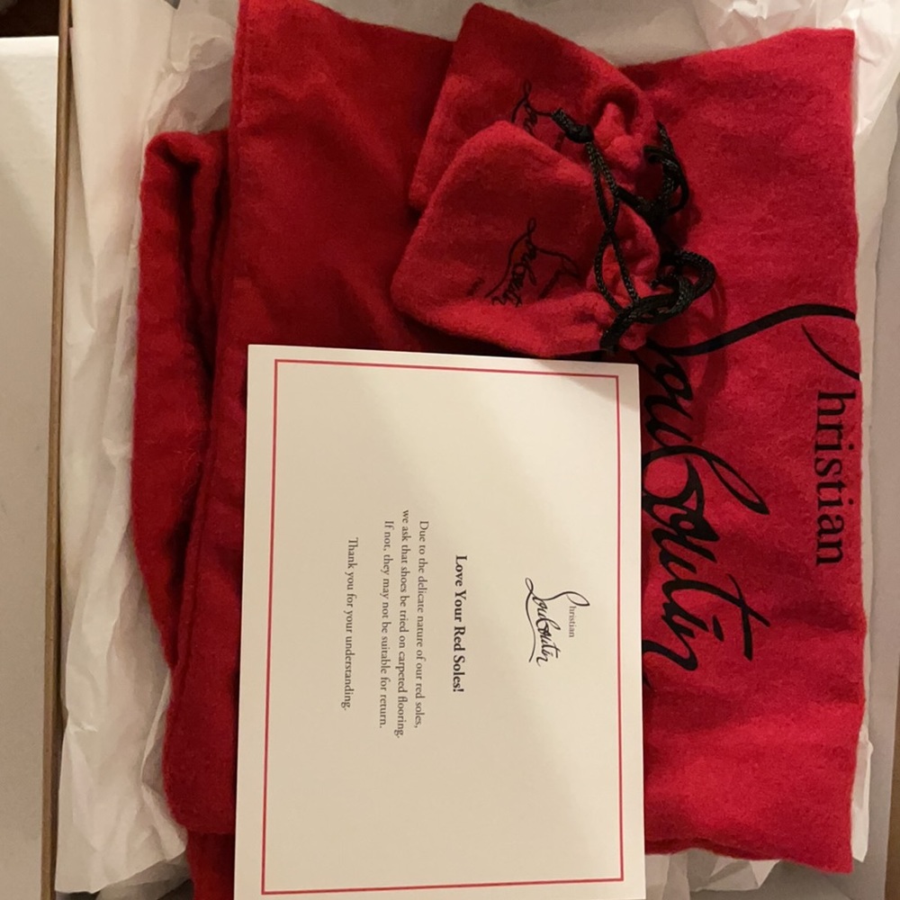 Christian Louboutin - Picture 7 of 7